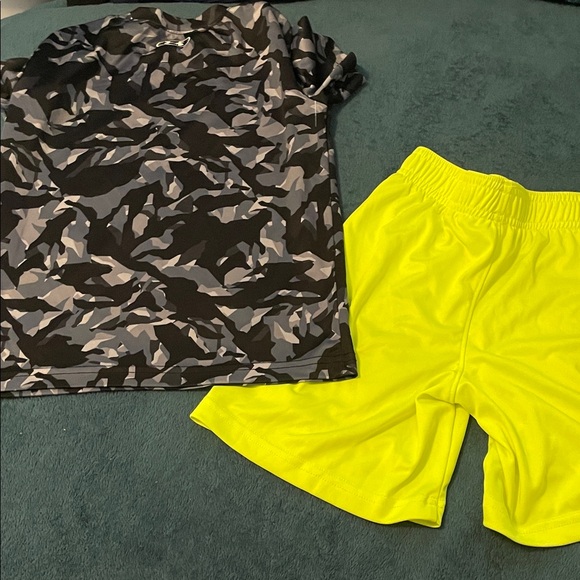 Under Armour Bundle - Picture 6 of 8
